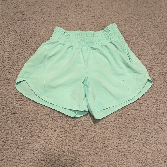 Lululemon Track That Mid-Rise Lined Short 5"
Wild Mint size 4 - Picture 2 of 7